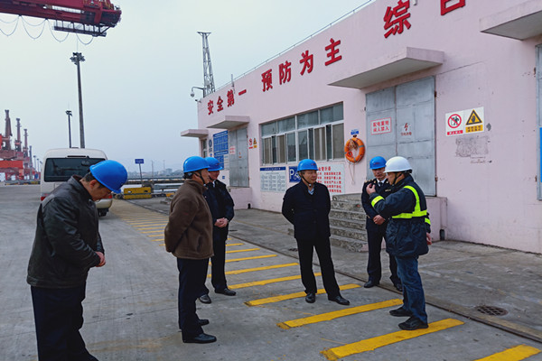 浙江海事局梁永铭副局长带队赴温州开展春运督查